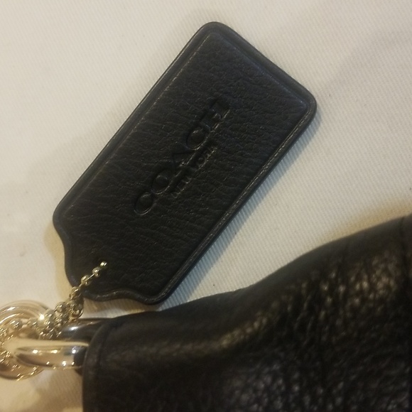 COACH Bags Shoulders bag in soft pebbles leather in black gold hardware zip - Picture 8 of 9